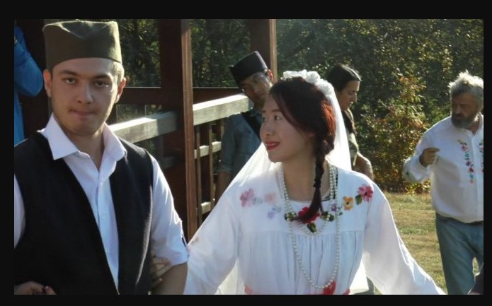 SRBIN SE OŽENIO SA SEDAM KINESKINJA! Ovako izgleda prava, mrsna srpsko-kineska svadba!