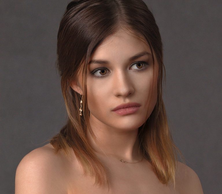 girl-2961959_1280