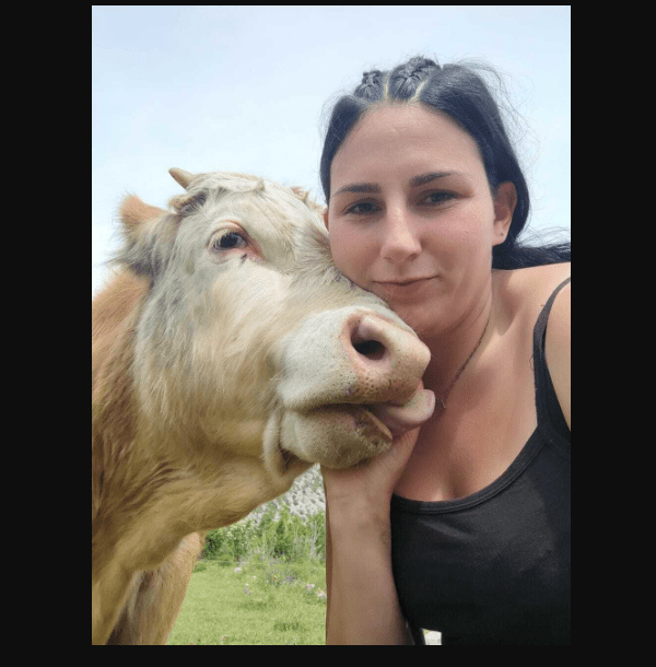 Nevjerojatna priča iz Dalmacije! Antonia (24) sama živi u selu i ima 30 krava, al‘ to je ništa što nam je još ispričala