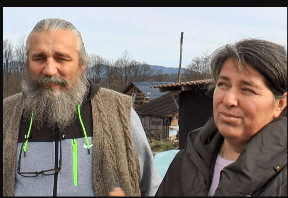 Nakon pola vijeka života u gradu otišli na selo: Srušili štalu da naprave kuću